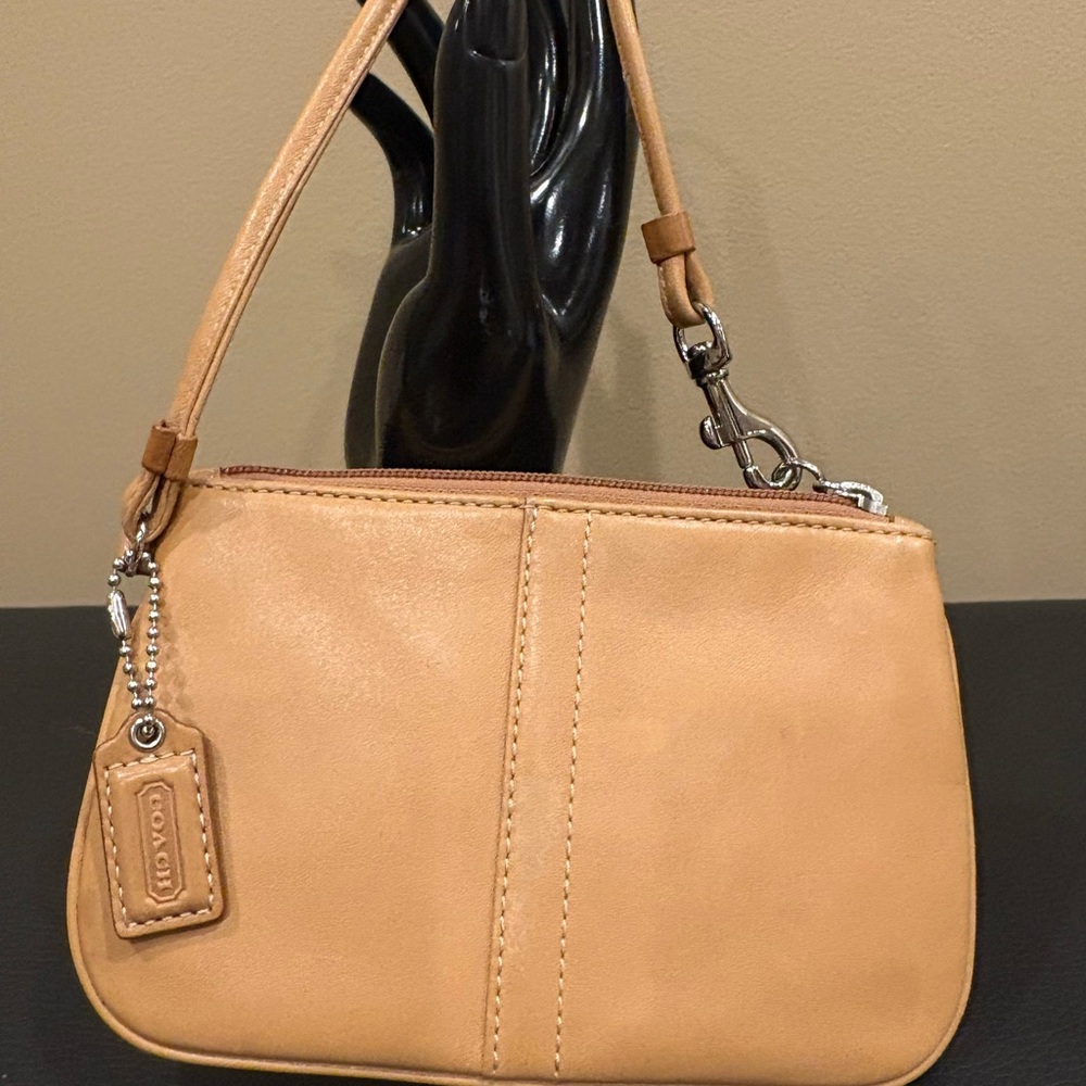 Coach vintage wristlet – British tan